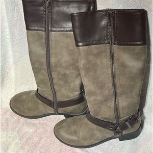 Girls boots size 2.5M